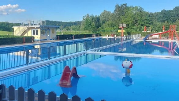 Das Freibad in Schieder startet voraussichtlich am 24. Mai in die Saison. - © Archivfoto: Michaela Weiße