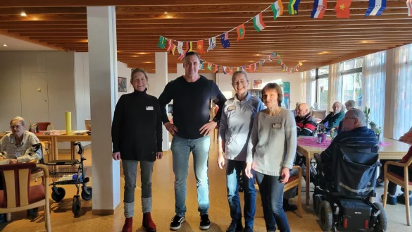 Meike Möller-Friedrich, Michael Dickewied, Anke Biermann und Ulrike Berner sind mit den Bewohnern auf virtuelle Reisen gegangen. - © Vasco Stemmer