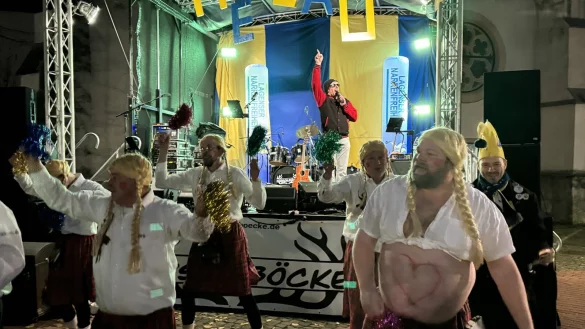 Da gibt es kein Halten mehr: Die Lagenser Narren legen los. - &copy; Sandra Castrup