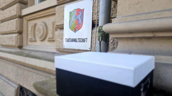 Eine &auml;hnliche Fotobox, wie das Modell auf dem Bild, besch&auml;ftigt die Ermittlungskommission rund um den Fall der angeklagten Rechtsanw&auml;ltin aus Detmold noch abseits des Hauptverfahrens weiter. 85 Sparb&uuml;cher von betreuten Personen fand die Polizei in eben dieser Box bei einer Durchsuchung der Kanzlei. - &copy; Janet K&ouml;nig