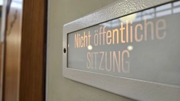 Weil ein Salzufler seine Schwester als Jugendlicher missbraucht haben soll, hat er sich unter Ausschluss der Öffentlichkeit verantworten müssen. - © Janet König