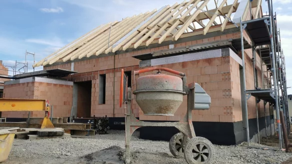 Viele Hausbesitzer in Barntrup müssen ab diesem Jahr bei der Grundsteuer tiefer in die Tasche greifen. - © Archivfoto: Sylvia Frevert