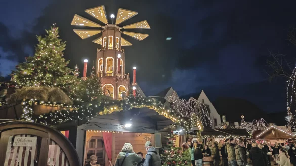 LZ-Leserinnen und -Leser teilen ihr Weihnachtsmarkt-Lieblingsbild mit uns. Dabei beweisen sie, wie festlich im Lipperland die Adventszeit begangen werden kann. Vom Bad Salzufler Weihnachtstraum &uuml;ber den Museumsadvent im Freilichtmuseum Detmold bis hin zum kleinen Weihnachtsmarkt in der Nachbarschaft. - &copy; Ruth Lindau