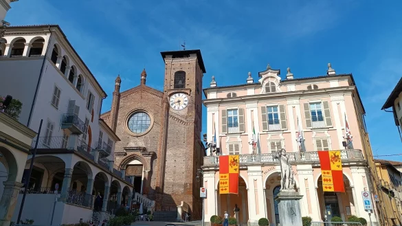 Malerisch gelegen: Der Marktplatz von Moncalieri ist die Piazza Vittorio Emanuele II. Marion Rink wohnt und arbeitet w&auml;hrend ihrer Workation an diesem Platz. - &copy; Wikimedia Commons