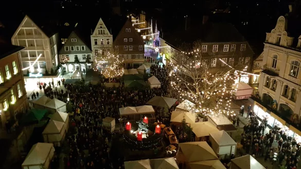 Im Jahr 2018 haben etwa 500 Besucher dem weihnachtlichen Turmblasen des Posaunenchors CVJM Detmold Heiligenkirchen zugeh&ouml;rt. - &copy; Posaunenchor CVJM Detmold Heiligenkirchen