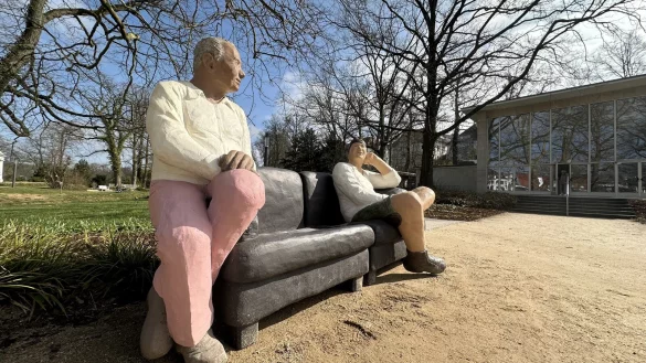 Kunst zum Anfassen: Am Erlebnisgradierwerk und nahe der Wandelhalle wurden die Betonskulpturen von Laura Lechner platziert. Sie laden ein, die Sch&ouml;nheit des Alltags zu entdecken.
?Foto: Stadt Bad Salzuflen - &copy; Stadt Bad Salzuflen