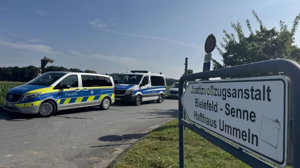 Aus dem hafthaus Ummeln der JVA Bielefeld-Senne ist am Dienstagmorgen ein Gefangener ausgebrochen. Die Polizei ist mit einem Gro&szlig;aufgebot im Einsatz. - &copy; Paul Brinkmann