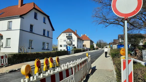 Derzeit laufen die Bauarbeiten in der Triftstraße und im Vogelsang. Danach sind Amsel- und Finkenweg an der Reihe. - © Lorraine Brinkmann
