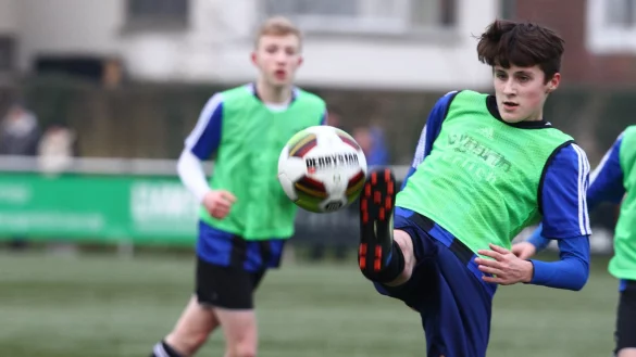 Strengte sich schwer an: Robin Gnech von der U15 des TBV Lemgo. - &copy; J&ouml;rg Hagemann