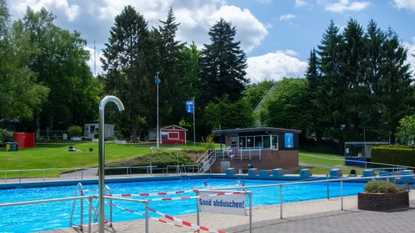 Wer im Freibad Hiddesen schwimmen gehen m&ouml;chte, kann sich vorher online registrieren. - &copy; Raphael Bartling