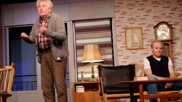 Frank Wiemann (Ross Gardiner) und Ulrich Holle (Mr. Green, links) brillieren in der Tragikom&ouml;die von Jeff Baron. - &copy; Lorraine Brinkmann