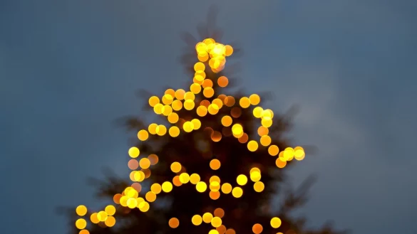 Lichterkette - &copy; Foto: Daniel Bockwoldt/dpa