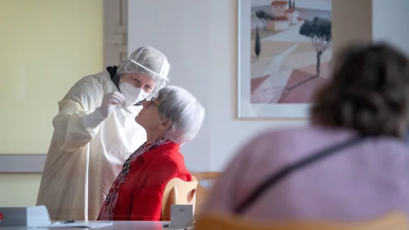 Corona-Test - &copy; Foto: Sebastian Gollnow/dpa