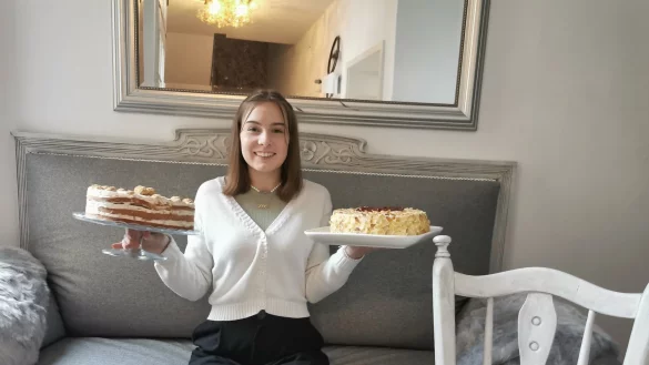 Eine Torten-Fee im Landhaus Shabby-Chic: die Barntruperin Vivienne Lee Melcher will im Mai das Traditions-Café Wächter in der Mittelstraße neu eröffnen. - © Sylvia Frevert