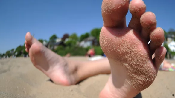 Entspannt am Strand - &copy; Foto: Angelika Warmuth/dpa