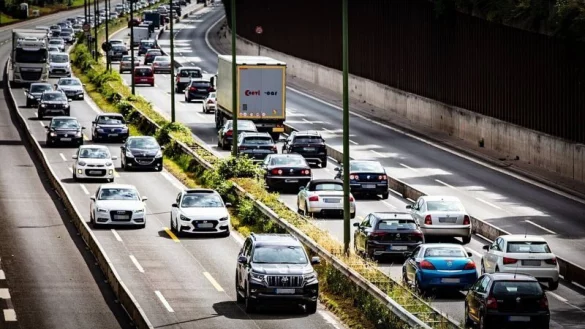 Nach der Deckensanierung auf H&ouml;he der Blitzer startet nun die Erneuerung der &Uuml;berg&auml;nge zur Graphia-Br&uuml;cke. - &copy; Mike-Dennis M&uuml;ller