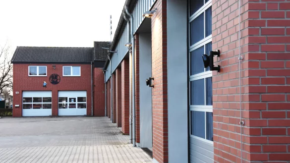 Die Feuerwache in Augustdorf. Dank einer neuen Vereinbarung zur Zusammenarbeit im Brandschutz sollen die Einsatzkr&auml;fte k&uuml;nftig Unterst&uuml;tzung aus Pivitsheide erhalten. - &copy; Raphael Bartling