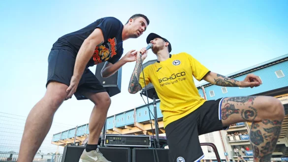 Marteria und Casper beim Spontankonzert auf der Alm. - &copy; Sarah Jonek