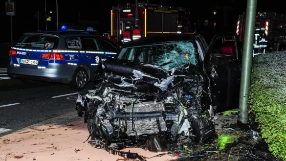 Der Suzuki Swift prallte auf der Kreuzung in den linksabbiegenden Polo einer 61-jährigen Bielefelderin, die wenig später starb. - © Christian Mathiesen