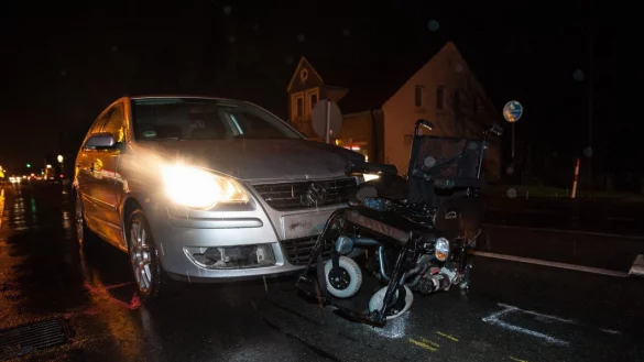 Ein 79-jähriger Mann aus Ubbedissen erlag nach dem Zusammenstoß mit einem VW Polo seinen schweren Verletzungen. - © Christian Mathiesen