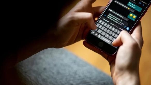 Vergleich 16 Apps Messenger Smartphone Handy - © Foto: Fabian Sommer/dpa/dpa-tmn