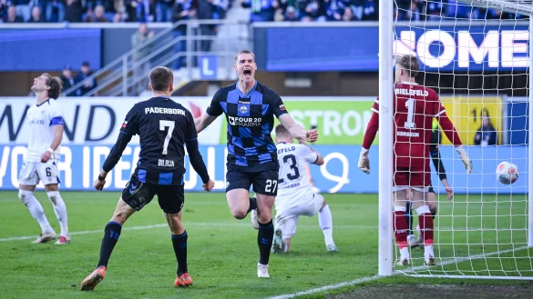 Das OWL-Duell ist entschieden: Der SC Paderborn entscheidet das Heimspiel gegen Arminia Bielefeld für sich. - © Teresa Kröger
