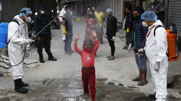 Kinderarmut - &copy; Foto: Niranjan Shrestha/AP/dpa