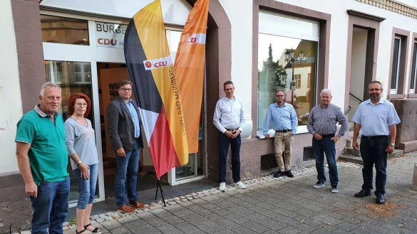 (von links) Wilfried W&auml;chter (Ratskandidat WK 10), Lore Patze (Ratskandidatin WK 9), Fried Petringmeier (Stadtverbandsvorsitzender), Dr. Hans-Christian K&ouml;rner, Heinz Blome (B&uuml;rgermeisterkandidat), Hartwig Stork (Ratskandidat WK 11), Gunter Schmidt (Ratskandidat WK 8). - &copy; CDU Horn-Bad Meinberg