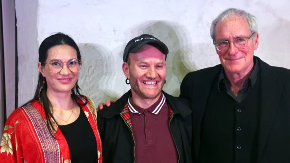 Texte und Musik &uuml;ber Hass und Hetze: Gabrielle Pietermann, Jan Prei&szlig;ler und August Zirner &uuml;berzeugen im Schloss Brake. - &copy; Andreas Duderstedt