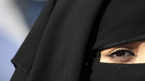 Radikalisiert: Immer mehr M&auml;dchen aus Europa kn&uuml;pfen &uuml;ber soziale Medien Kontakte zu Terrork&auml;mpfern des IS. - &copy; Symbolfoto: dpa