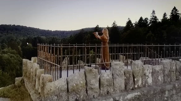 Musikband FAUN dreht an den Externsteinen. Screenshot: Youtube-Video - © Screenshot Youtube-Video