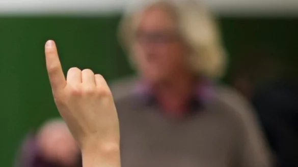 Gutes Zeugnis f&uuml;r Lehrer in Deutschland: Eine gro&szlig;e Mehrheit der Eltern 
(70 Prozent) vertraut den P&auml;dagogen ihrer Kinder bei Fragen zu Erziehung
und Bildung. - &copy; dpa