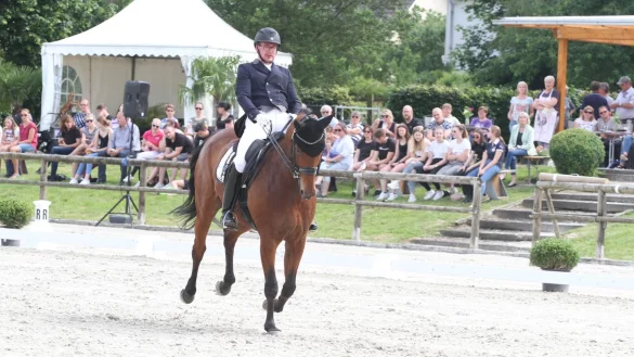 Kevin Kehne, stellvertretender Vorsitzender von Cherusker
Detmold, auf "Dolomito" bei der S-Dressur. - © Sebastian Lucas
