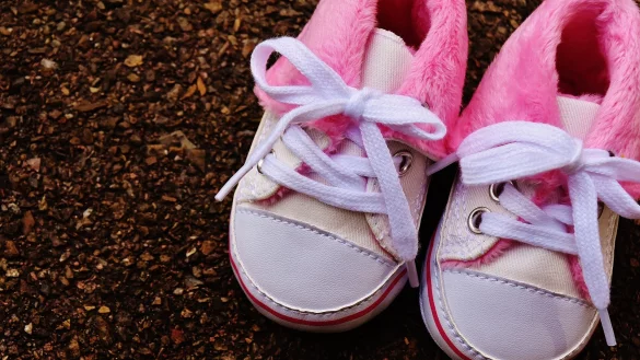 Ob der Fahrer zu schnell unterwegs war oder das Kind pl&ouml;tzlich &uuml;ber den Parkplatz lief ist noch offen. - &copy; Symbolfoto: Pixabay