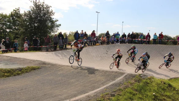 Soll wetterfest gemacht werden: die beliebte BMX-Bahn in der N&auml;he des Schulzentrums Leopoldsh&ouml;he &ndash; hier fotografiert bei einem Wettbewerb der TuS. - &copy; Archiv: Stefan Backe