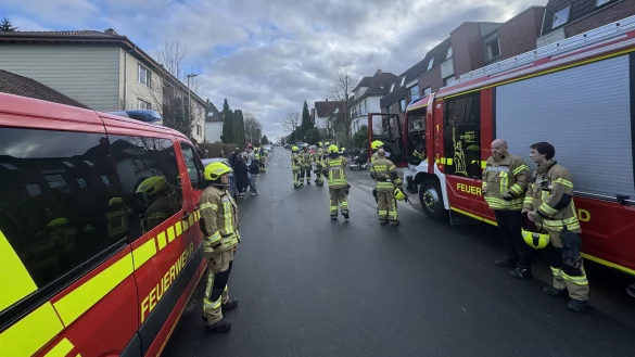 Die Feuerwehr ist am Sonntag in der Bülowstraße in Detmold im Einsatz gewesen, nachdem ein Gasgeruch bemerkt worden war. - © Sven Koch
