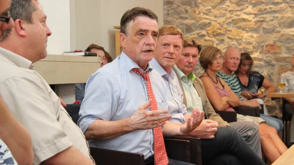 Beim Kamingespräch der SPD: (von links) Dr. Axel Lehmann, Michael Groschek, Torsten Buncher und Jürgen Berghahn. - © Jens Rademacher