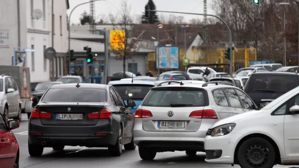 Vor allem im Berufsverkehr kommt es in Lage immer wieder zu Staus. Wie der Lippe-Check zeigt, sind die Bürgerinnen und Bürger sehr unzufrieden mit der Situation. - © Foto: Astrid Sewing