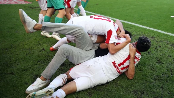 - &copy; Tom Weller/dpa