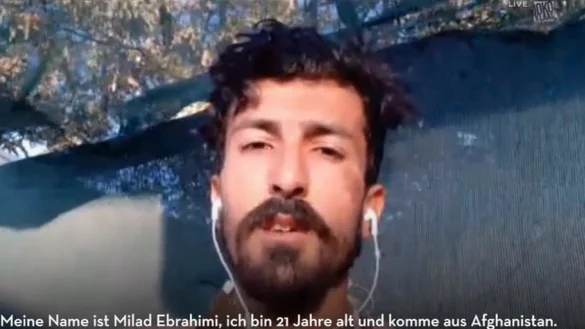 Das Standbild aus den 15 Minuten freier Sendezeit vom 16.09.2020 die sich Joko Winterscheidt und und Klaas Heufer-Umlauf bei ProSieben erspielt haben, zeigt Milad Ebrahimi aus Afgahnistan, der die Bedingungen im Fl&uuml;chtlingslager Moria schildert. - &copy; ProSieben/dpa