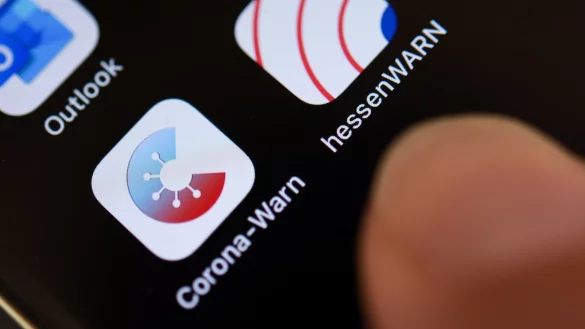 Corona-Warn-App - &copy; Foto: Arne Dedert/dpa