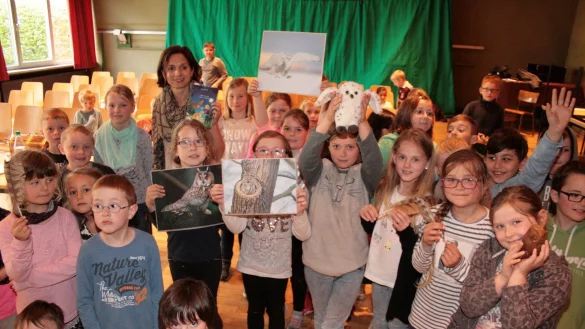 Gast in Lippe: Kinderbuchautorin Ina Brandt aus Esslingen liest in mehreren Grundschulen im Kreis. - © Sylvia Frevert