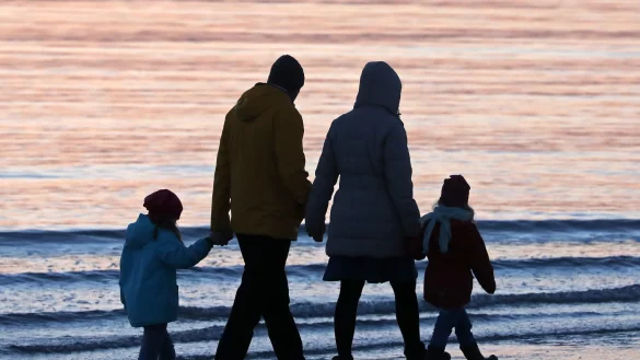 Familie - &copy; Foto: Bernd W&uuml;stneck/dpa/Symbolbild