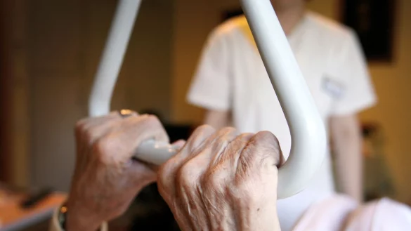 Der Pflegedienst Kenbi ist wegen steigender Personal- und Materialkosten unter Druck geraten. Das Unternehmen hat Insolvenz angemeldet. - &copy; Angelika Warmuth/dpa