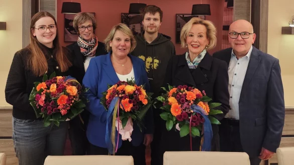 Benita Henning (von links), Claudia Brinkmann, Martina Hannen, Marco Gödeke, Gudrun Kopp und Olaf Henning sehen die FDP Lage gut gerüstet für den Kommunalwahlkampf . - © Fotorechte: FDP Lage