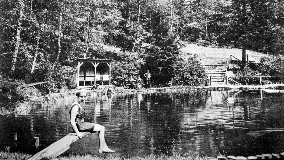 Schopkefreibad anno dazumal: Im Schopketal traf sich früher ganz Oerlinghausen und Umgebung zu Freizeit und Baden - © Horst Biere/Sammlung Höltke