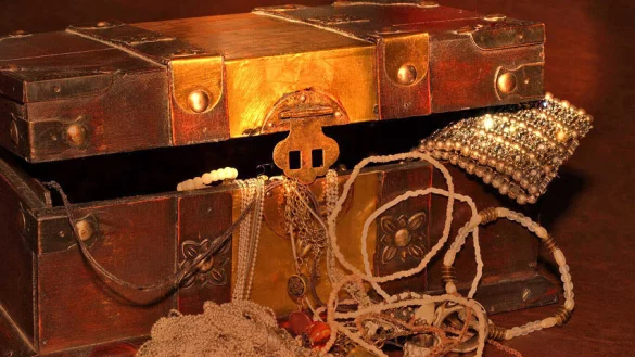 Eine Schatztruhe lockt am 3. November im Schloss Brake. - &copy; Weserrenaissance-Museum