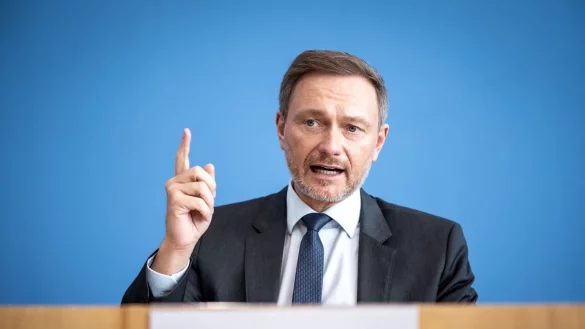 - &copy; Michael Kappeler/dpa