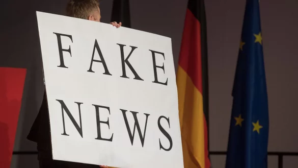 Fake News - &copy; Foto: Marijan Murat/dpa