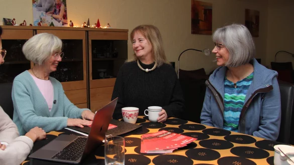 Das Kartenteam, bestehend aus Katrin Girlich, Jutta V&ouml;sgen, Sabine Hilbert-Opitz und Helga Werthmann (von links). Es fehlt: Beate Meuss. - &copy; Jana Beckmann